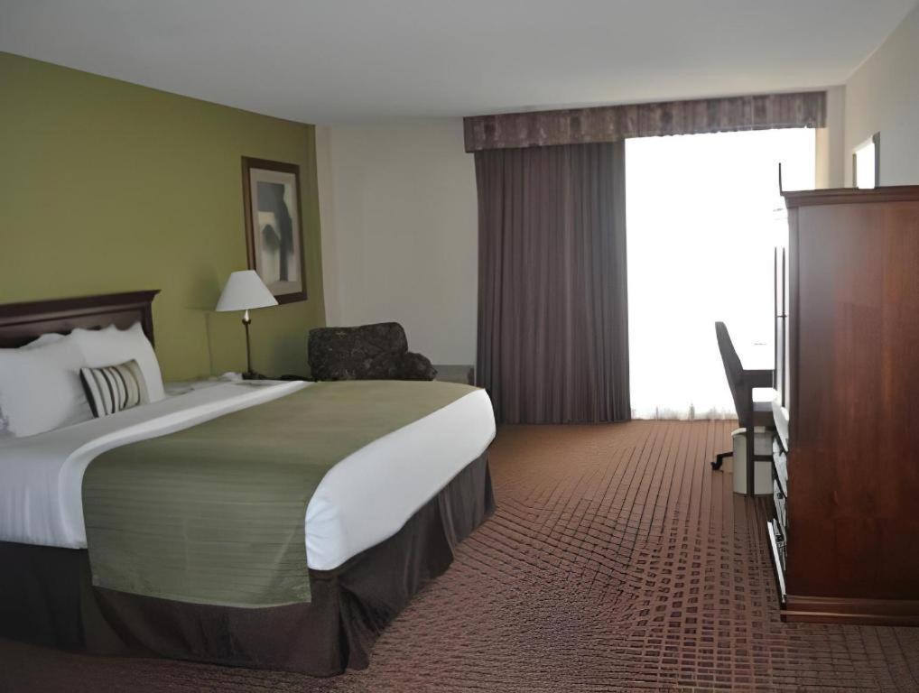 Garden Plaza Hotel Saddle Brook Exterior foto
