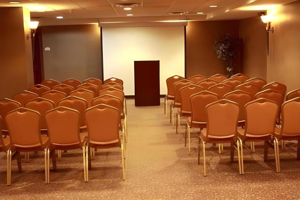 Garden Plaza Hotel Saddle Brook Exterior foto