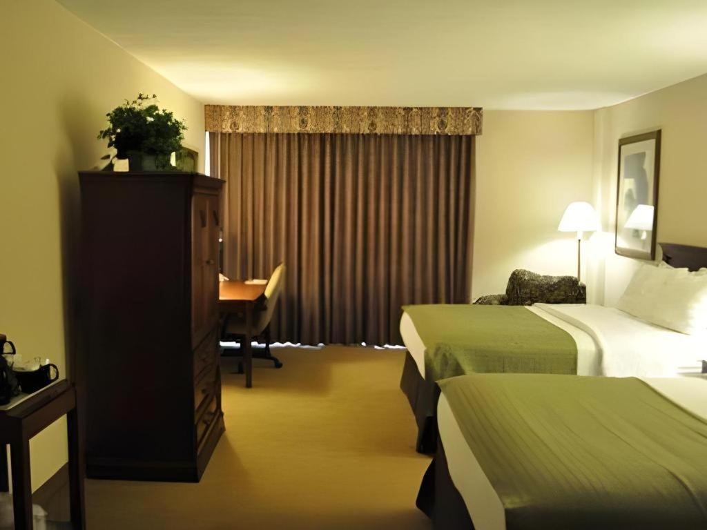 Garden Plaza Hotel Saddle Brook Exterior foto
