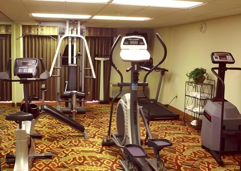 Garden Plaza Hotel Saddle Brook Exterior foto